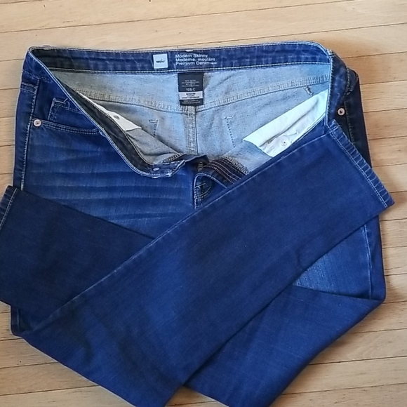 Pre-loved comfy jeans. - Picture 3 of 4